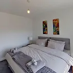 Stylish 3-Bed House Nec-Jlr-Airport-Hs2-Driveway