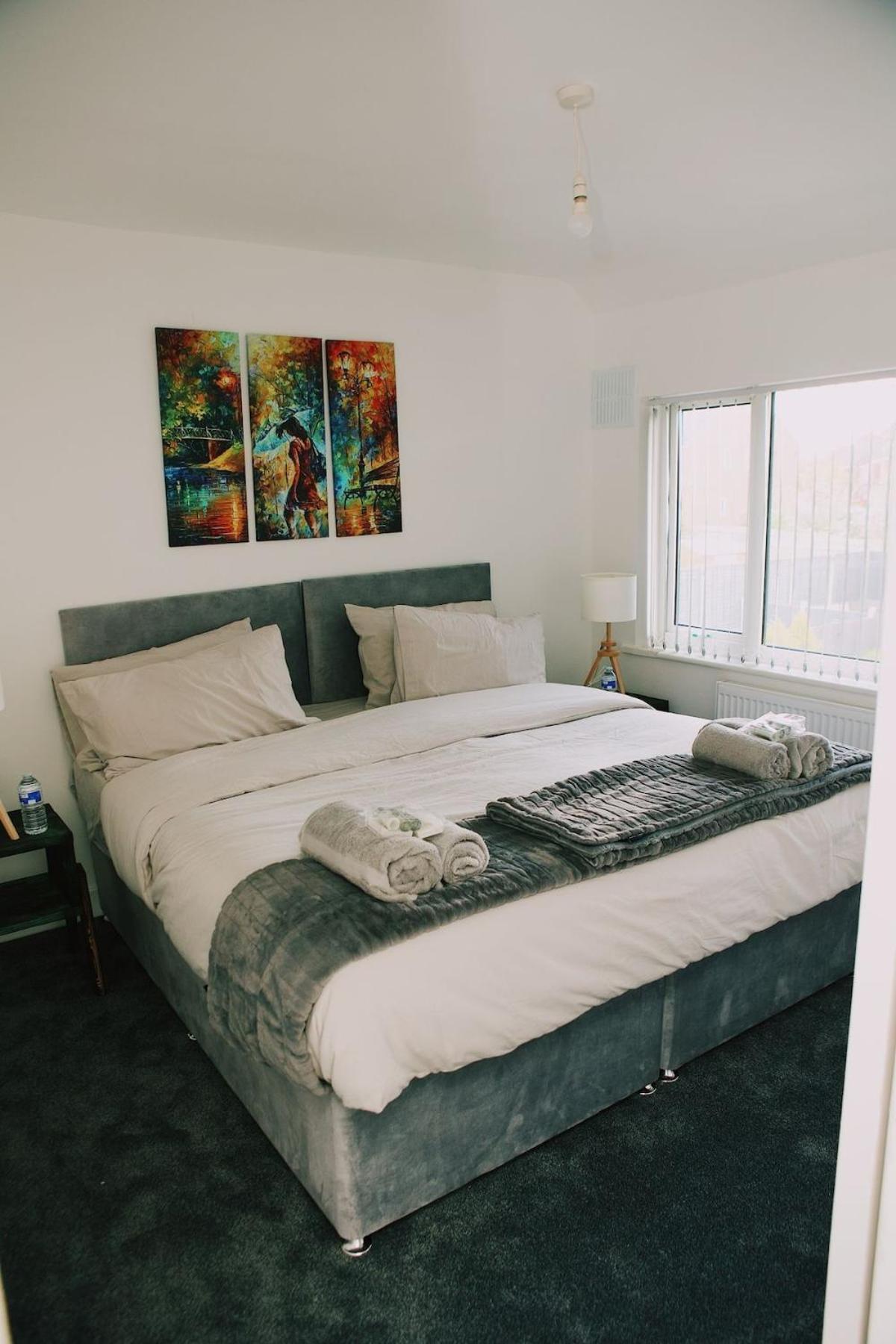 Stylish 3-bed House Nec-jlr-airport-hs2-driveway *