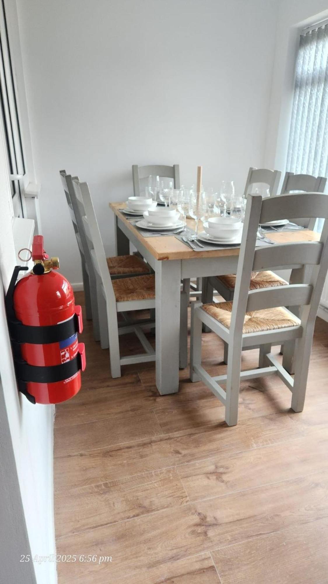 Stylish 3-bed House Nec-jlr-airport-hs2-driveway Holiday home *