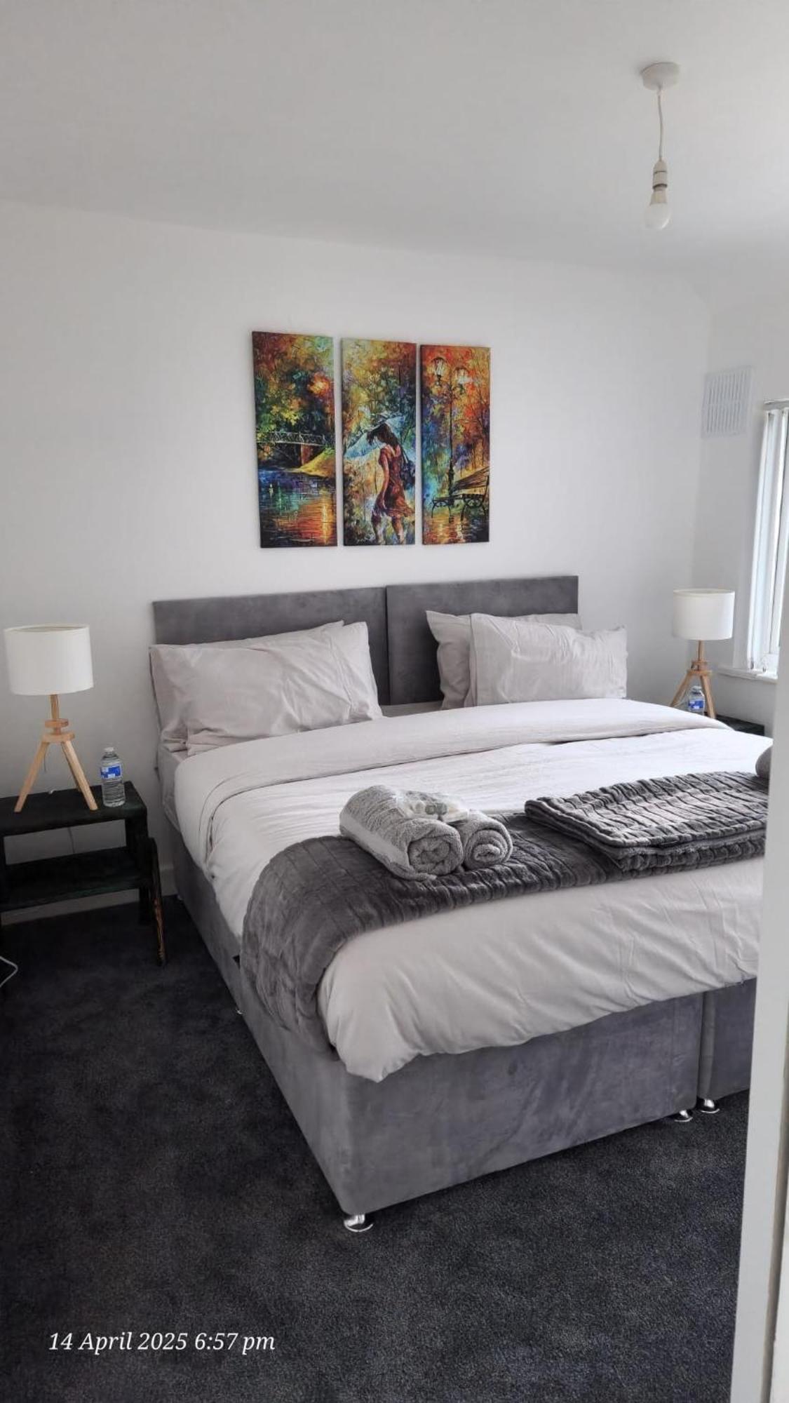 Holiday home Stylish 3-bed House Nec-jlr-airport-hs2-driveway *