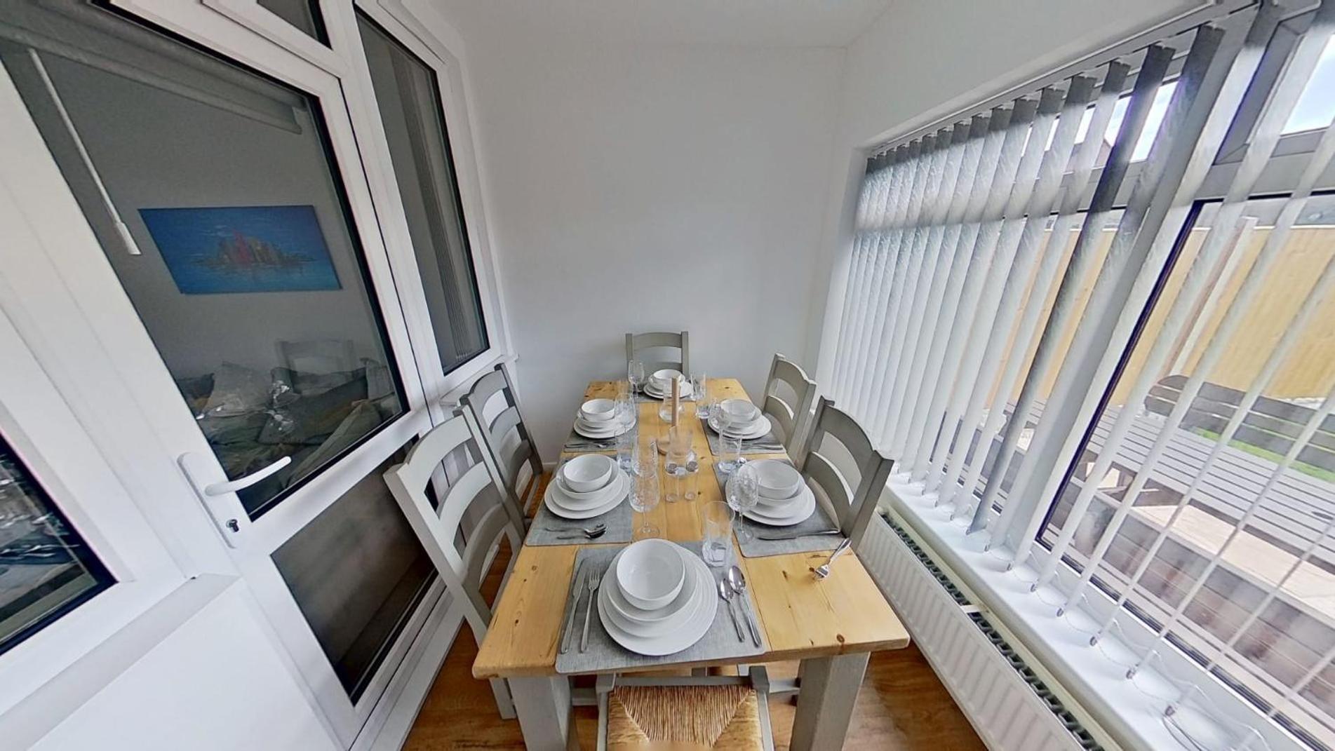 Stylish 3-bed House Nec-jlr-airport-hs2-driveway Holiday home