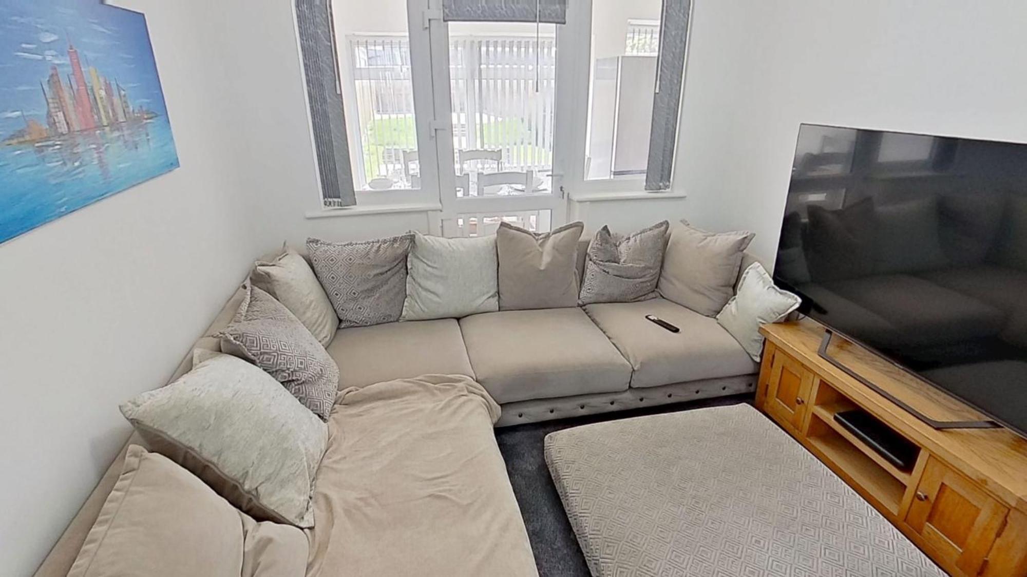 Stylish 3-bed House Nec-jlr-airport-hs2-driveway Holiday home *