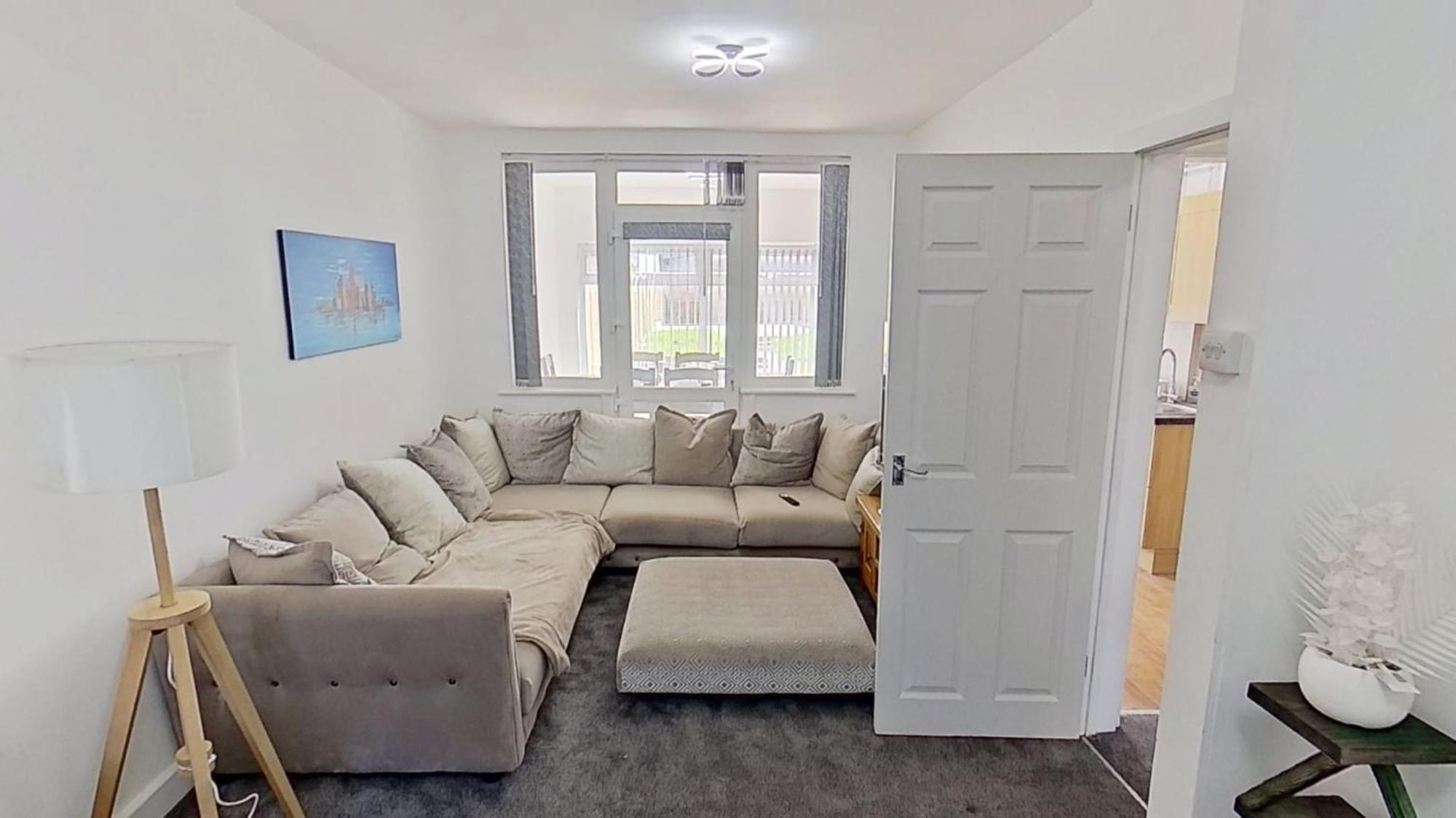 Stylish 3-bed House Nec-jlr-airport-hs2-driveway Holiday home