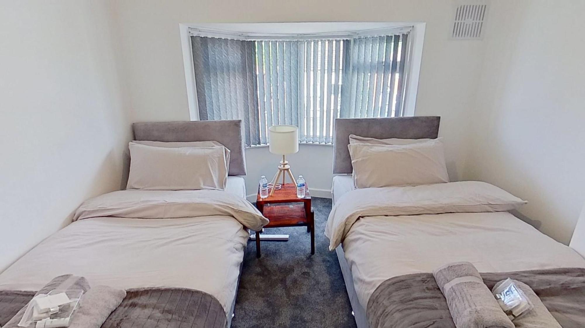 Stylish 3-bed House Nec-jlr-airport-hs2-driveway Holiday home Birmingham